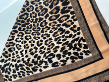 Cargar imagen en el visor de la galería, Pañuelo animal print 🐆
