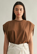 Cargar imagen en el visor de la galería, Blusa de hombros estructurados🤎
