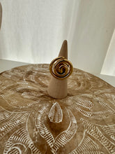 Load image into Gallery viewer, Anillo de espiral 🌀
