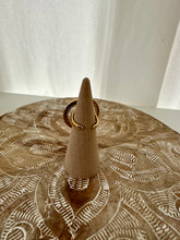 Load image into Gallery viewer, Anillo de espiral 🌀
