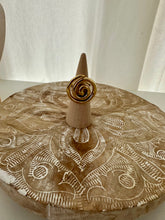 Load image into Gallery viewer, Anillo de espiral 🌀

