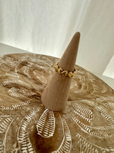 Load image into Gallery viewer, Anillo de conchas 🐚
