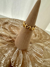Load image into Gallery viewer, Anillo de conchas 🐚
