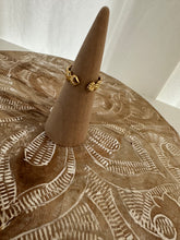 Load image into Gallery viewer, Anillo de conchas 🐚
