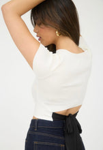 Cargar imagen en el visor de la galería, Crop top con cinta satinada
