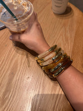 Cargar imagen en el visor de la galería, Pulseras acrílico y metal dorado
