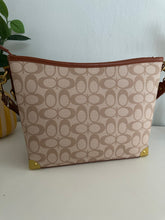 Load image into Gallery viewer, Cartera Coach
