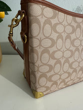 Load image into Gallery viewer, Cartera Coach
