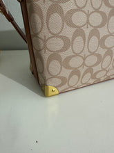 Load image into Gallery viewer, Cartera Coach
