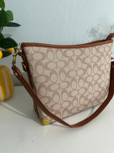 Load image into Gallery viewer, Cartera Coach
