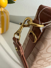 Load image into Gallery viewer, Cartera Coach
