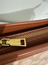 Load image into Gallery viewer, Cartera Coach
