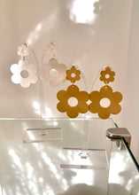 Load image into Gallery viewer, Pantallas estilo flor
